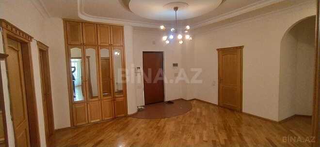 İcarəyə verilir 4 otaqlı yeni tikili 220 m², 28 May m., photo 17 from 18