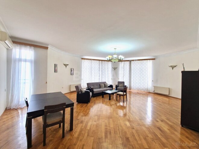 İcarəyə verilir 4 otaqlı yeni tikili 220 m², 28 May m., photo 1 from 18