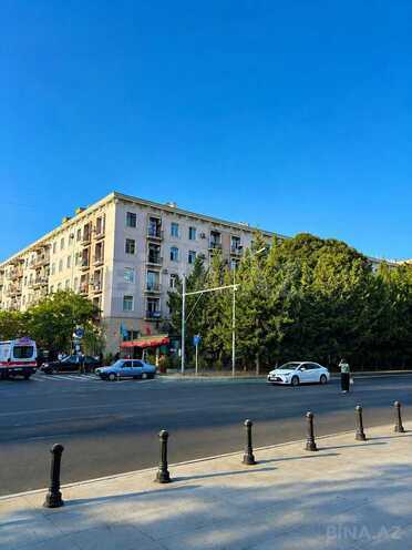 Satılır 4 otaqlı köhnə tikili 100 m², 28 May m., photo 1 from 9