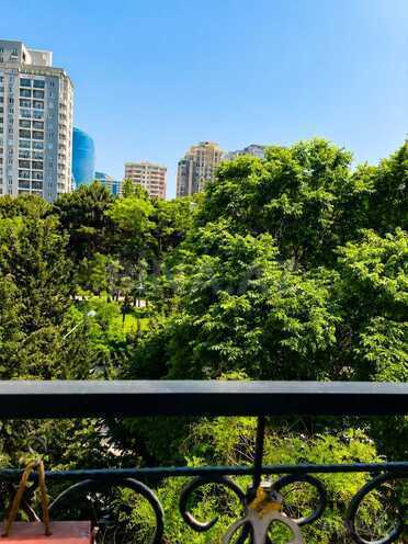 Satılır 4 otaqlı köhnə tikili 100 m², 28 May m., photo 3 from 9