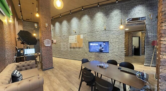 Продаётся 3-комн. офис 105 м², м. Иншаатчылар, photo 1 from 19