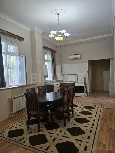 Satılır 4 otaqlı köhnə tikili 95 m², Yasamal r., photo 1 from 15