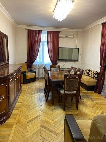 İcarəyə verilir 2 otaqlı köhnə tikili 65 m², 28 May m., photo 1 from 23