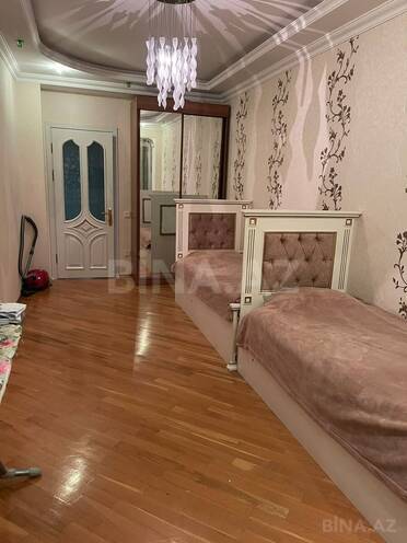 Сдаётся 3-комн. новостройка 120 м², м. 8 ноября, photo 1 from 9