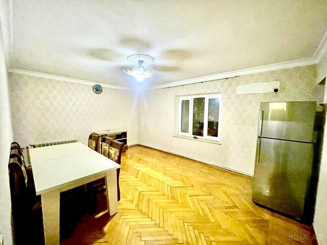 Продаётся 3-комн. вторичка 85 м², м. Кара Караев, photo 1 from 10