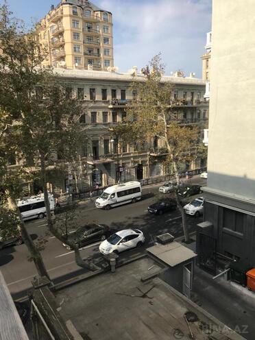 Satılır 3 otaqlı köhnə tikili 100 m², Sahil m., photo 1 from 17