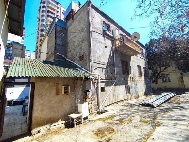 Satılır 12 otaqlı həyət evi/bağ evi 500 m², Nəsimi r., photo 30 from 32