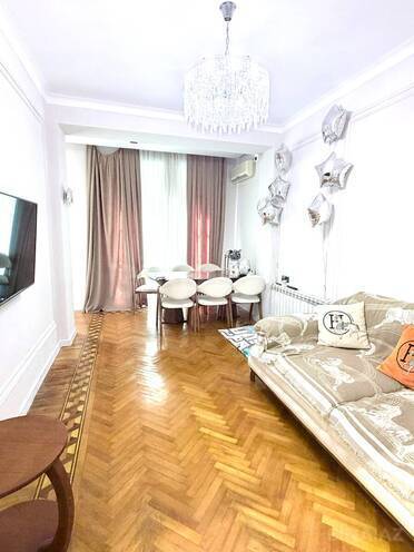 Satılır 3 otaqlı köhnə tikili 100 m², Nizami m., photo 1 from 13