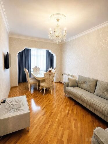 Продаётся 3-комн. вторичка 85 м², м. Насими, photo 1 from 12