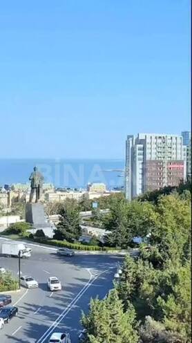 Продаётся 3-комн. вторичка 75 м², м. Ичеришехер, photo 1 from 11
