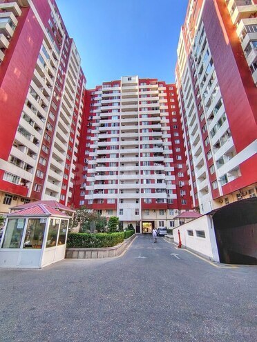 Продаётся 3-комн. новостройка 130 м², м. Кара Караев, photo 1 from 12