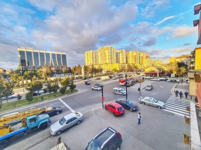 Satılır 3 otaqlı köhnə tikili 70 m², Qara Qarayev m., photo 1 from 23