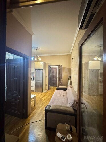 Продаётся 2-комн. новостройка 42 м², м. Кара Караев, photo 1 from 8