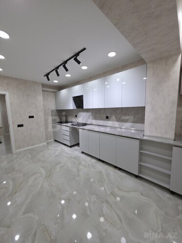 Satılır 2 otaqlı köhnə tikili 60 m², Qaraçuxur q., photo 1 from 18