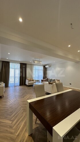 Satılır 4 otaqlı yeni tikili 242 m², 28 May m., photo 1 from 21