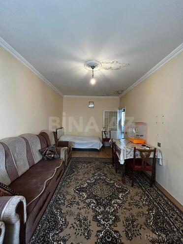 Satılır 2 otaqlı köhnə tikili 60 m², İnşaatçılar m., photo 1 from 13