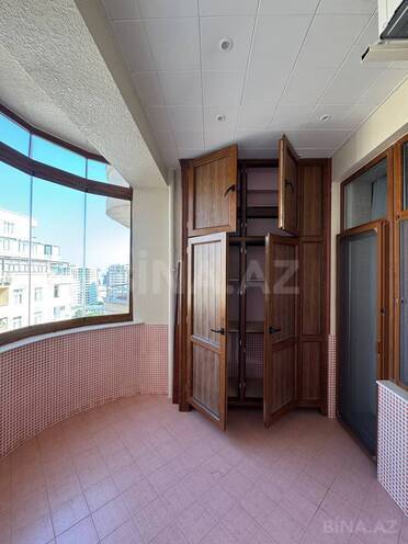 Satılır 4 otaqlı yeni tikili 245 m², 28 May m., photo 27 from 31