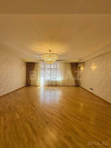 Satılır 4 otaqlı yeni tikili 245 m², 28 May m., photo 1 from 31