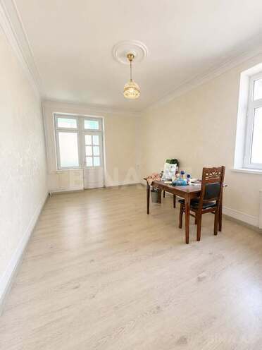 Satılır 2 otaqlı köhnə tikili 50 m², Qaraçuxur q., photo 1 from 10