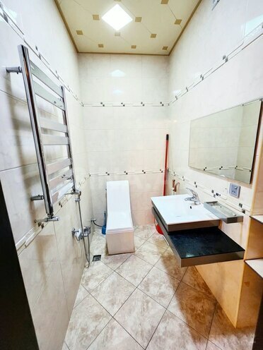 İcarəyə verilir 3 otaqlı yeni tikili 130 m², 28 May m., photo 12 from 13