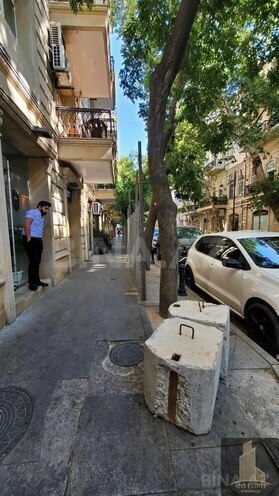 Satılır 2 otaqlı köhnə tikili 55 m², Sahil m., photo 3 from 30