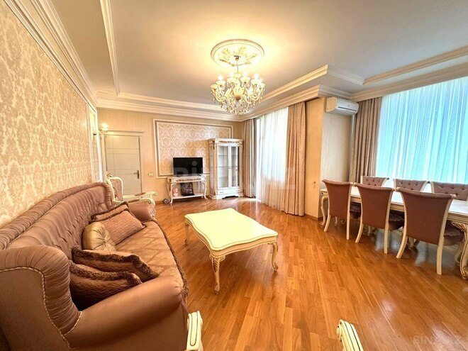 Сдаётся 3-комн. новостройка 145 м², м. 8 ноября, photo 1 from 19