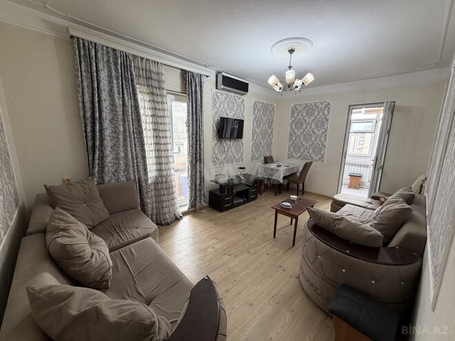 Satılır 2 otaqlı köhnə tikili 50 m², İnşaatçılar m., photo 1 from 15