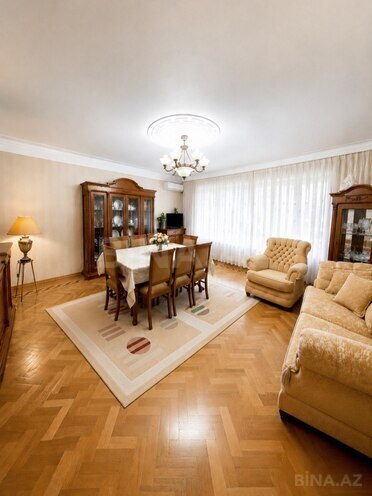 Продаётся 3-комн. вторичка 135 м², м. Кара Караев, photo 4 from 19