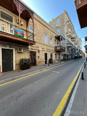 Satılır 3 otaqlı köhnə tikili 90 m², Sahil m., photo 1 from 16
