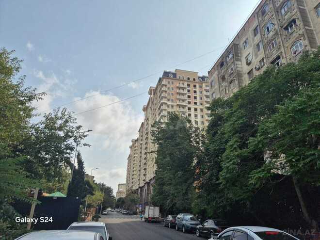 Satılır 2 otaqlı köhnə tikili 64 m², Elmlər Akademiyası m., photo 1 from 11