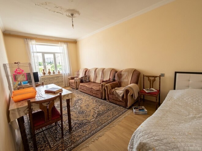 Satılır 2 otaqlı köhnə tikili 55 m², İnşaatçılar m., photo 1 from 17