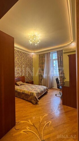 İcarəyə verilir 4 otaqlı yeni tikili 210 m², 28 May m., photo 13 from 32