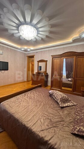 İcarəyə verilir 4 otaqlı yeni tikili 210 m², 28 May m., photo 8 from 32
