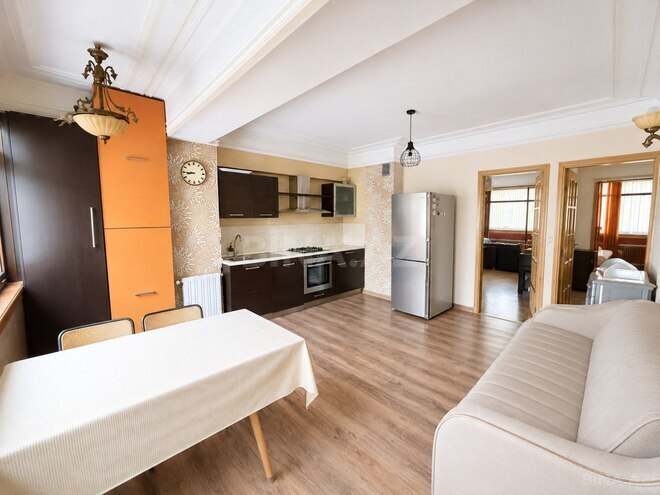 Satılır 4 otaqlı köhnə tikili 190 m², Nəsimi r., photo 13 from 16