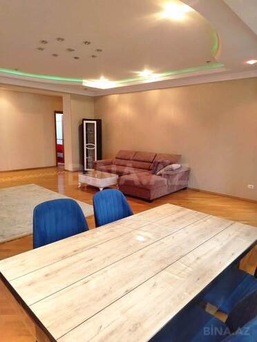 İcarəyə verilir 3 otaqlı yeni tikili 140 m², 28 May m., photo 1 from 18