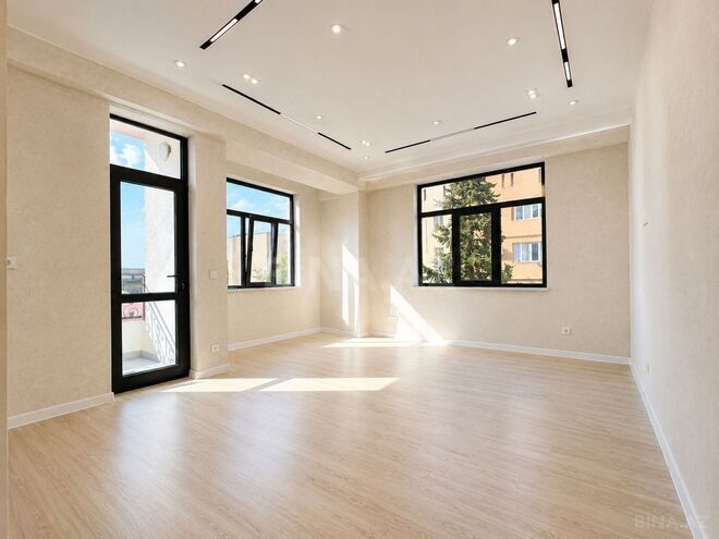 Продаётся 3-комн. новостройка 60 м², м. Кара Караев, photo 1 from 10