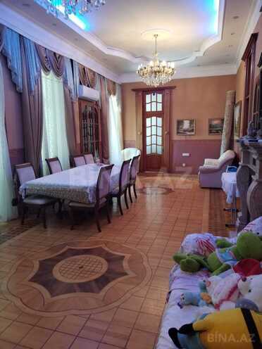 Satılır 5 otaqlı köhnə tikili 200 m², Nizami m., photo 1 from 30