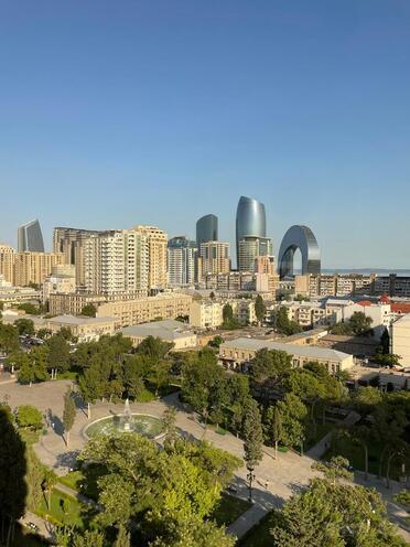 İcarəyə verilir 3 otaqlı yeni tikili 130 m², 28 May m., photo 1 from 11