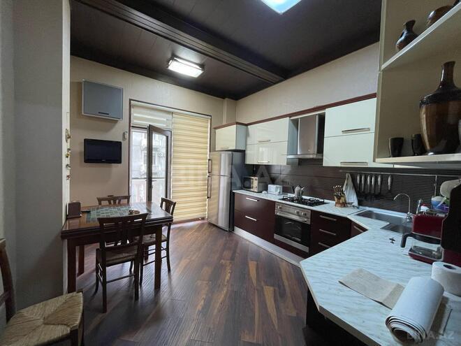 İcarəyə verilir 2 otaqlı köhnə tikili 90 m², Sahil m., photo 7 from 16