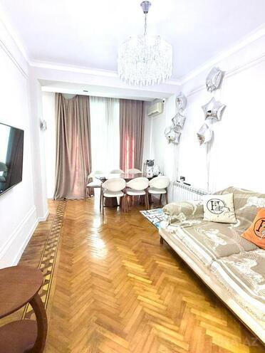 Satılır 3 otaqlı köhnə tikili 100 m², Nizami m., photo 3 from 11