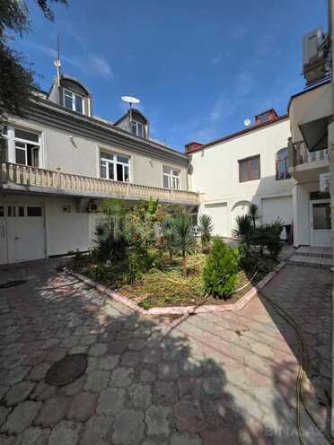 İcarəyə verilir 8 otaqlı həyət evi/bağ evi 500 m², Gənclik m., photo 1 from 29