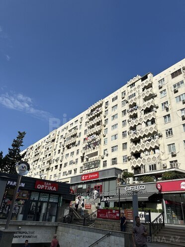 Продаётся 2-комн. вторичка 65 м², м. Ази Асланов, photo 1 from 12