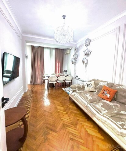 Продаётся 3-комн. вторичка 100 м², м. Низами, photo 3 from 13