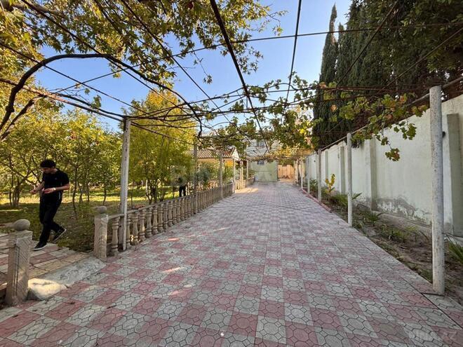 Satılır 9 otaqlı həyət evi/bağ evi 245 m², Novxanı q., photo 1 from 19