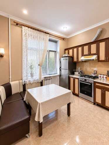 Продаётся 3-комн. вторичка 90 м², Ясамальский р., photo 8 from 17