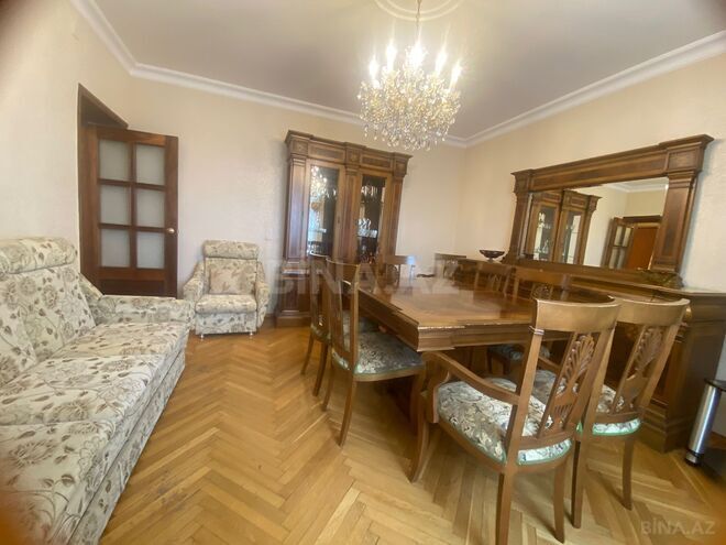 Satılır 4 otaqlı köhnə tikili 105 m², İnşaatçılar m., photo 1 from 13