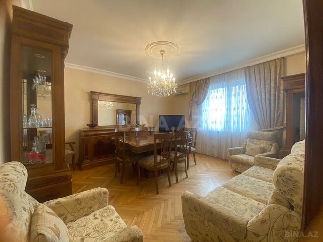 Satılır 4 otaqlı köhnə tikili 105 m², İnşaatçılar m., photo 3 from 13