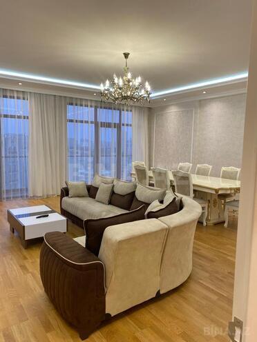 Сдаётся 3-комн. новостройка 172 м², м. Низами, photo 1 from 25