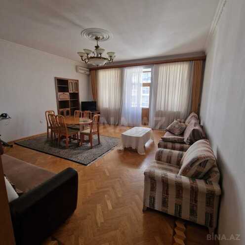 Сдаётся 2-комн. вторичка 75 м², м. Ичеришехер, photo 1 from 12