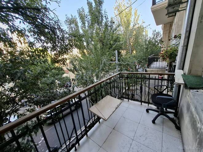 Satılır 5 otaqlı köhnə tikili 190 m², 28 May m., photo 22 from 24